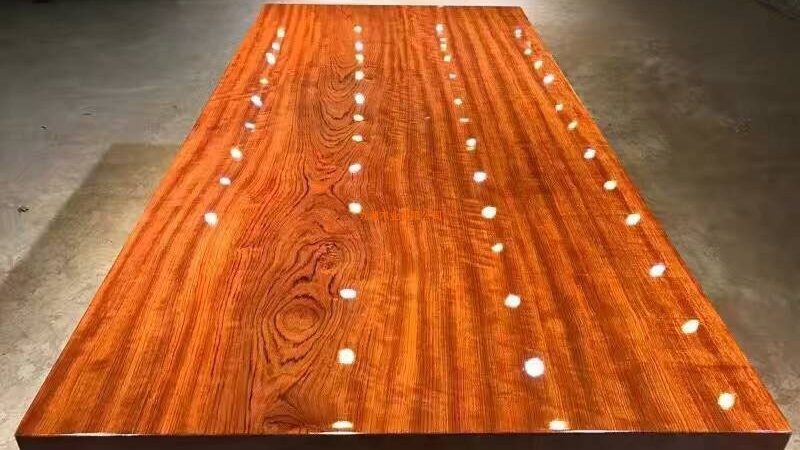 新装地板通风时间的确定，主要取决于以下几个因素：